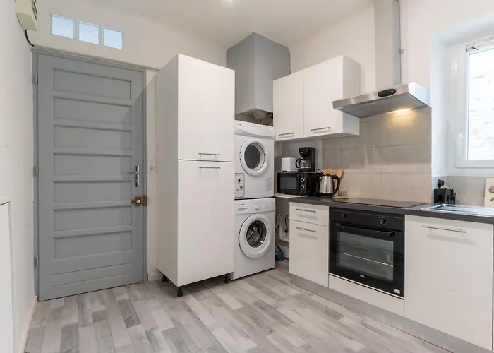 Le Charme Du Medieval Dans Un Cosy شقة Hyères